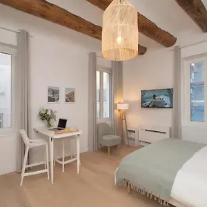Appartement Design Vieux Port Tout Equipe Climatise, Marseille